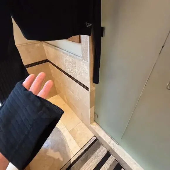 Reebok Active Collective DreamBlend Mid-Layer Sweatshirt - Picture 5 of 5